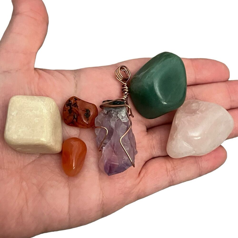Crystal Kit with Carnelian, Rose Quartz, Moonstone, Aventurine and more